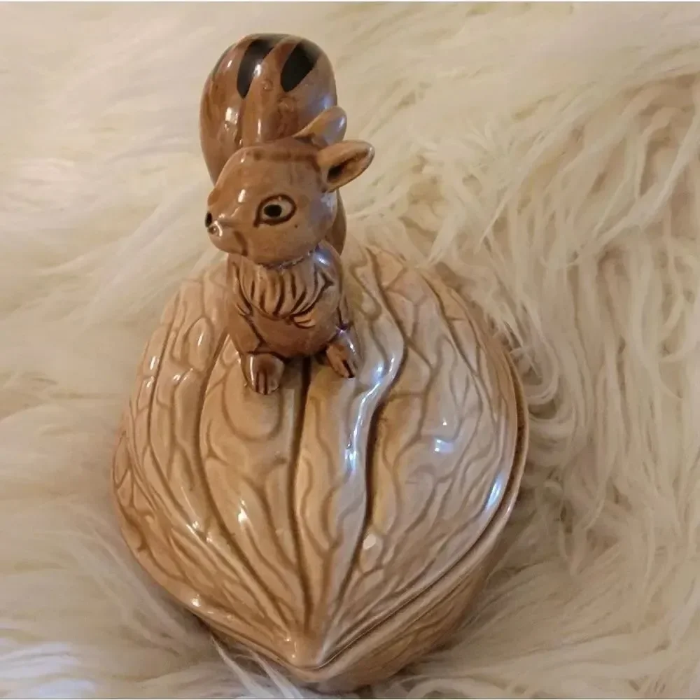 🆕️🐿Vintage Armbee Squirrel on a Walnut Nut/Candy Dish (Japan)